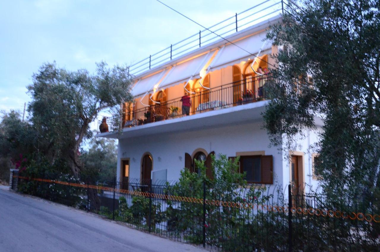Natsios Apartments Vlachopoulátika Екстериор снимка