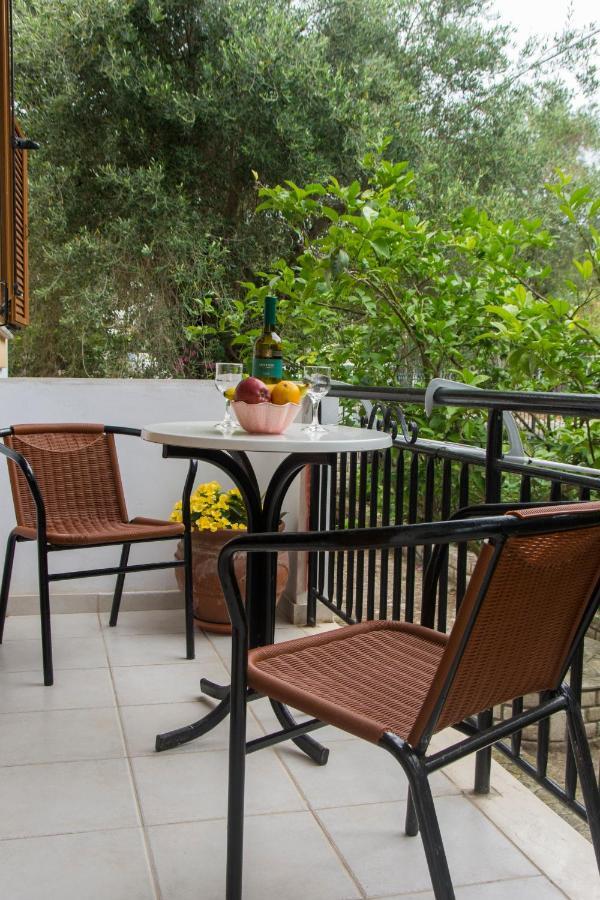 Natsios Apartments Vlachopoulátika Екстериор снимка