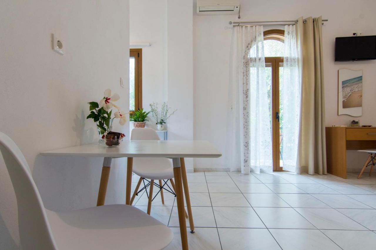 Natsios Apartments Vlachopoulátika Екстериор снимка