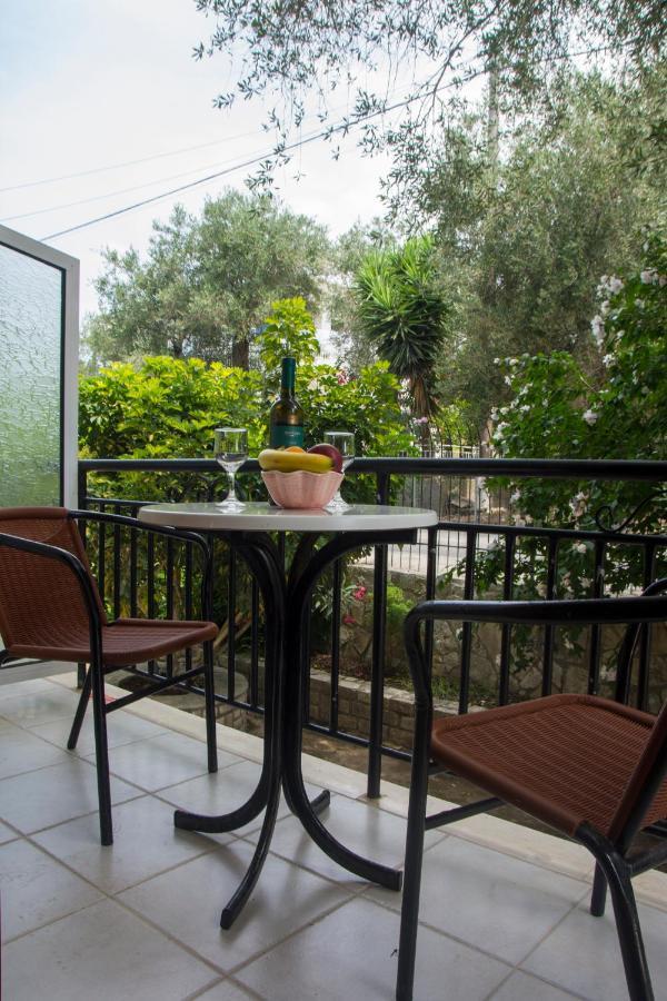 Natsios Apartments Vlachopoulátika Екстериор снимка